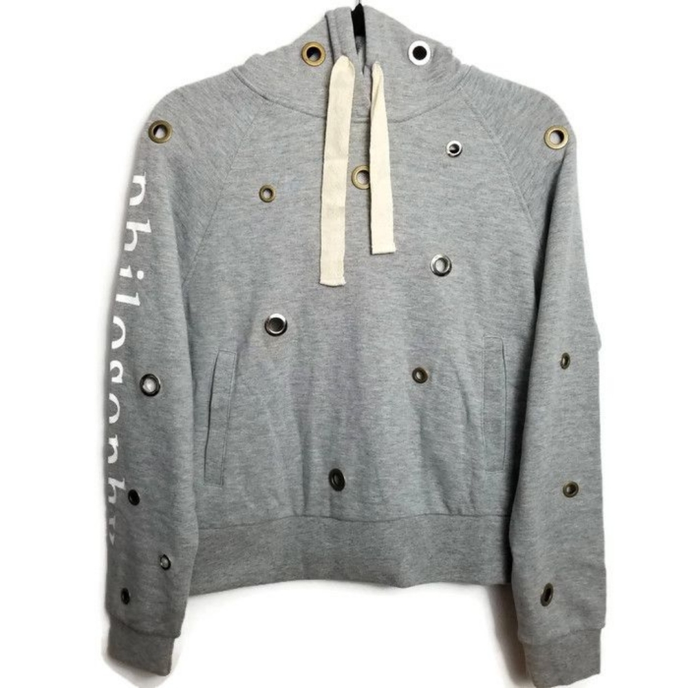 Grommet Detailed Sweatshirt
| Size M